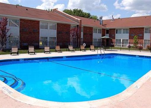 фото отеля Clarion Inn Bradley Airport East Windsor