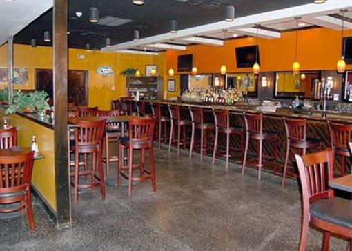 фото отеля Clarion Inn Bradley Airport East Windsor