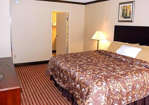фото отеля Clarion Inn Bradley Airport East Windsor