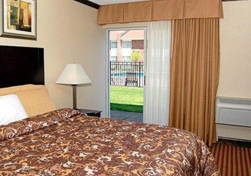 фото отеля Clarion Inn Bradley Airport East Windsor