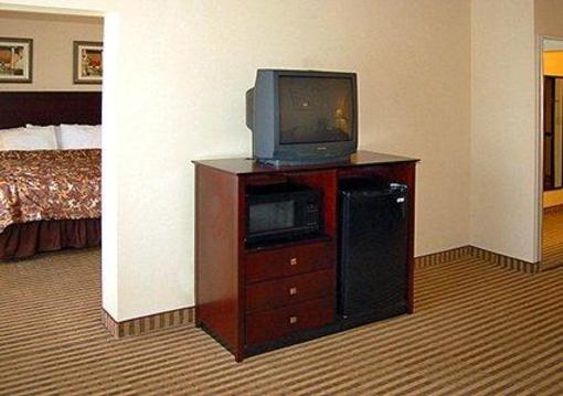 фото отеля Clarion Inn Bradley Airport East Windsor