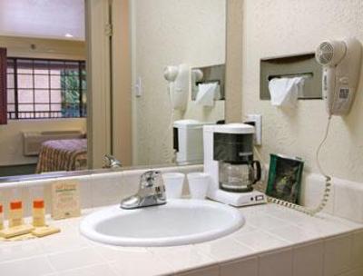 фото отеля Days Inn & Suites Hayward