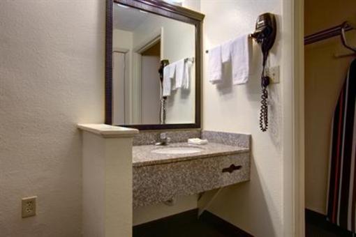фото отеля America's Best Value Inn Crestview