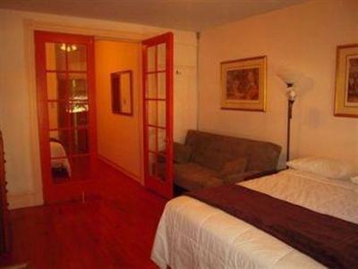 фото отеля Valentine Rentals at 175th St