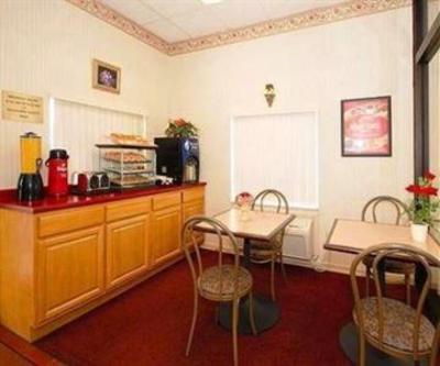 фото отеля Econo Lodge East Hartford