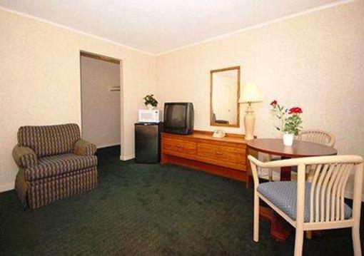 фото отеля Econo Lodge East Hartford