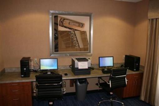 фото отеля Holiday Inn Express Hotel & Suites Westfield
