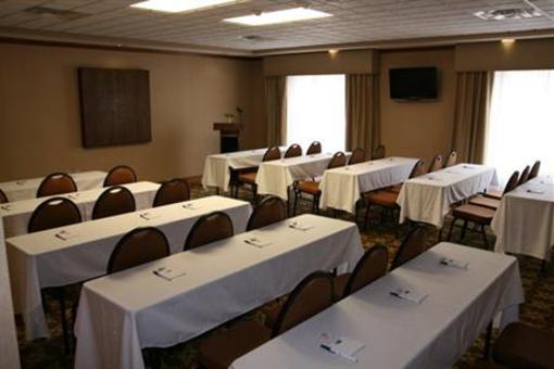 фото отеля Holiday Inn Express Hotel & Suites Westfield