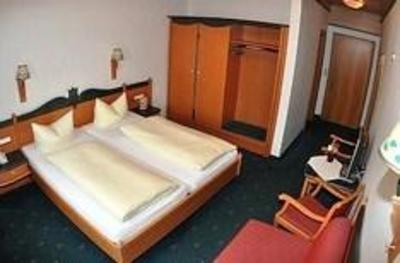 фото отеля Gasthof Zur Post Hotel Raisting