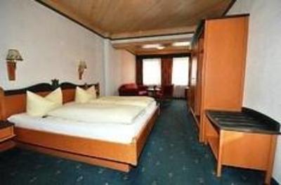 фото отеля Gasthof Zur Post Hotel Raisting