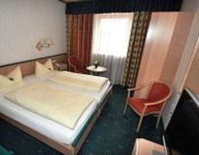 фото отеля Gasthof Zur Post Hotel Raisting