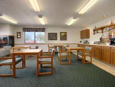 фото отеля Super 8 Motel DeWitt (Iowa)