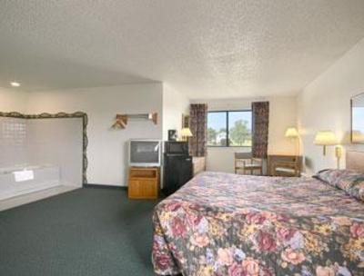 фото отеля Super 8 Motel DeWitt (Iowa)