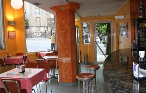 фото отеля Hostal Gran Via Vigo