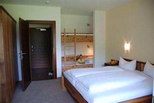 фото отеля Apart Ideal Guesthouse Lermoos
