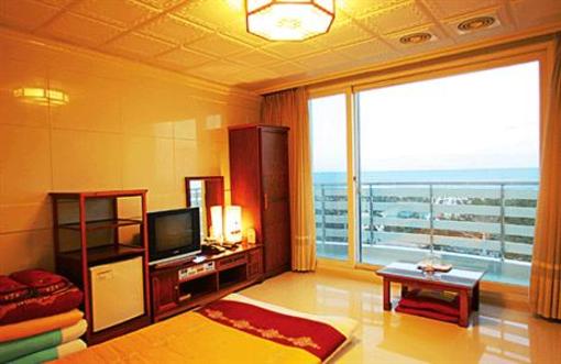фото отеля Donghae Medical Spa Convention Hotel