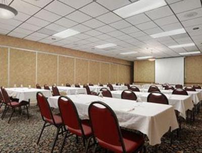 фото отеля Ramada Marshall Inn