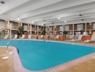 фото отеля Ramada Marshall Inn