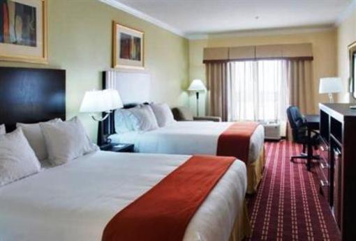 фото отеля Holiday Inn Express Hotel & Suites Sealy