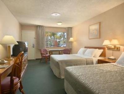 фото отеля Days Inn Mission Valley