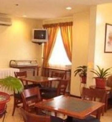 фото отеля Microtel Inn Santo Tomas