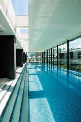 фото отеля Crown Promenade Hotel