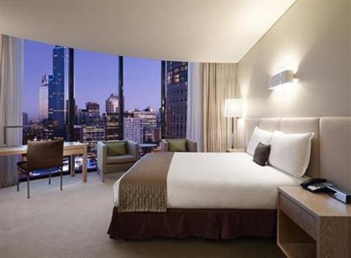 фото отеля Crown Promenade Hotel