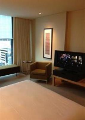 фото отеля Crown Promenade Hotel