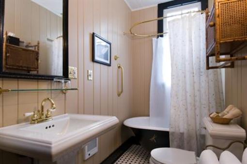 фото отеля Hill House Bed & Breakfast Inn