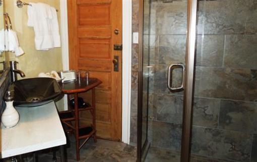 фото отеля Hill House Bed & Breakfast Inn