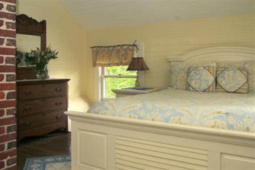 фото отеля Hill House Bed & Breakfast Inn