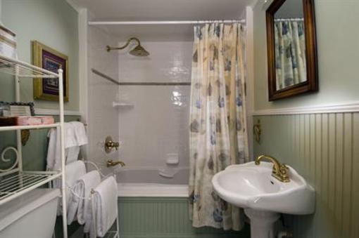 фото отеля Hill House Bed & Breakfast Inn