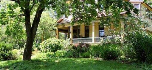 фото отеля Hill House Bed & Breakfast Inn