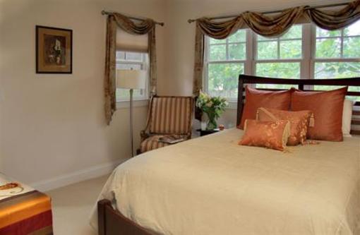 фото отеля Hill House Bed & Breakfast Inn