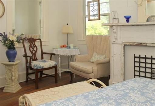фото отеля Hill House Bed & Breakfast Inn