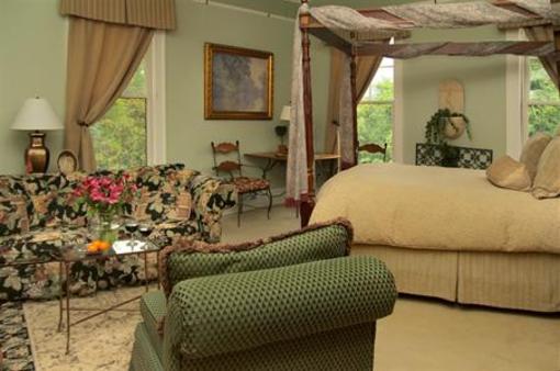 фото отеля Hill House Bed & Breakfast Inn