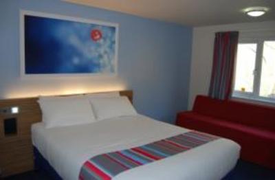 фото отеля Travelodge Watford Central