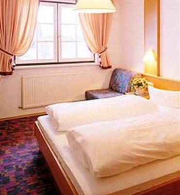 фото отеля Hotel Neue Post und Appartements Villa Rosa Holzgau