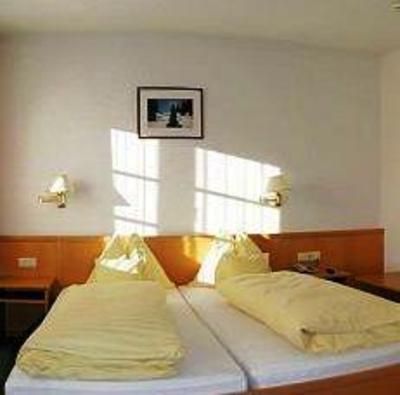 фото отеля Hotel Neue Post und Appartements Villa Rosa Holzgau