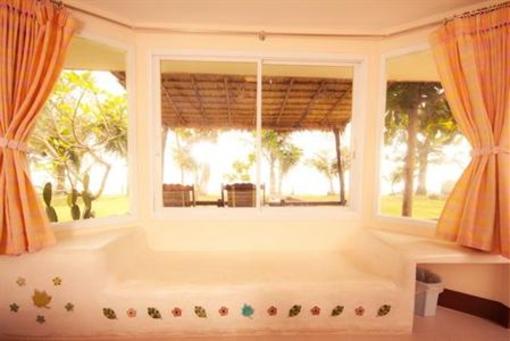 фото отеля Rattanapura Beach Resort