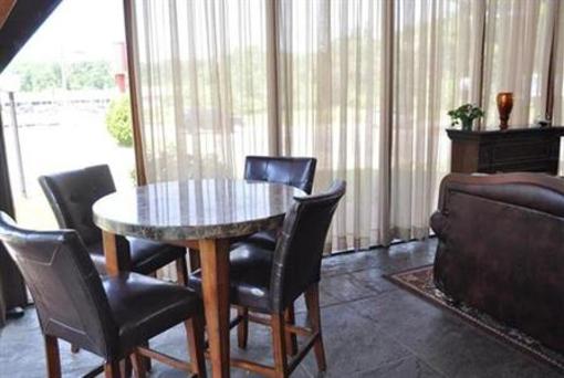 фото отеля Classic Inn & Suites West Boylston