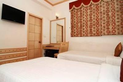 фото отеля Hotel Clark International