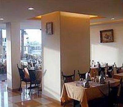 фото отеля Hotel Clark International