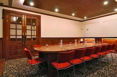 фото отеля Hotel Clark International