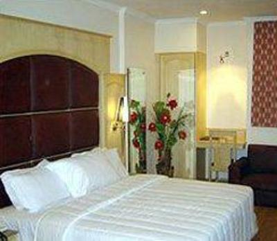 фото отеля Hotel Clark International
