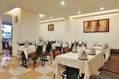 фото отеля Hotel Clark International