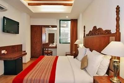фото отеля Hotel Clark International