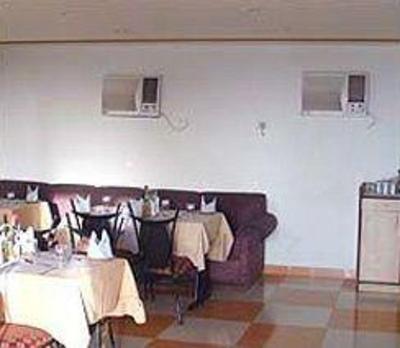 фото отеля Hotel Clark International