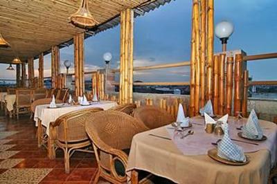 фото отеля Hotel Clark International