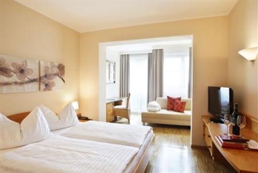 фото отеля Thermenhotel Kowald an der Therme Loipersdorf